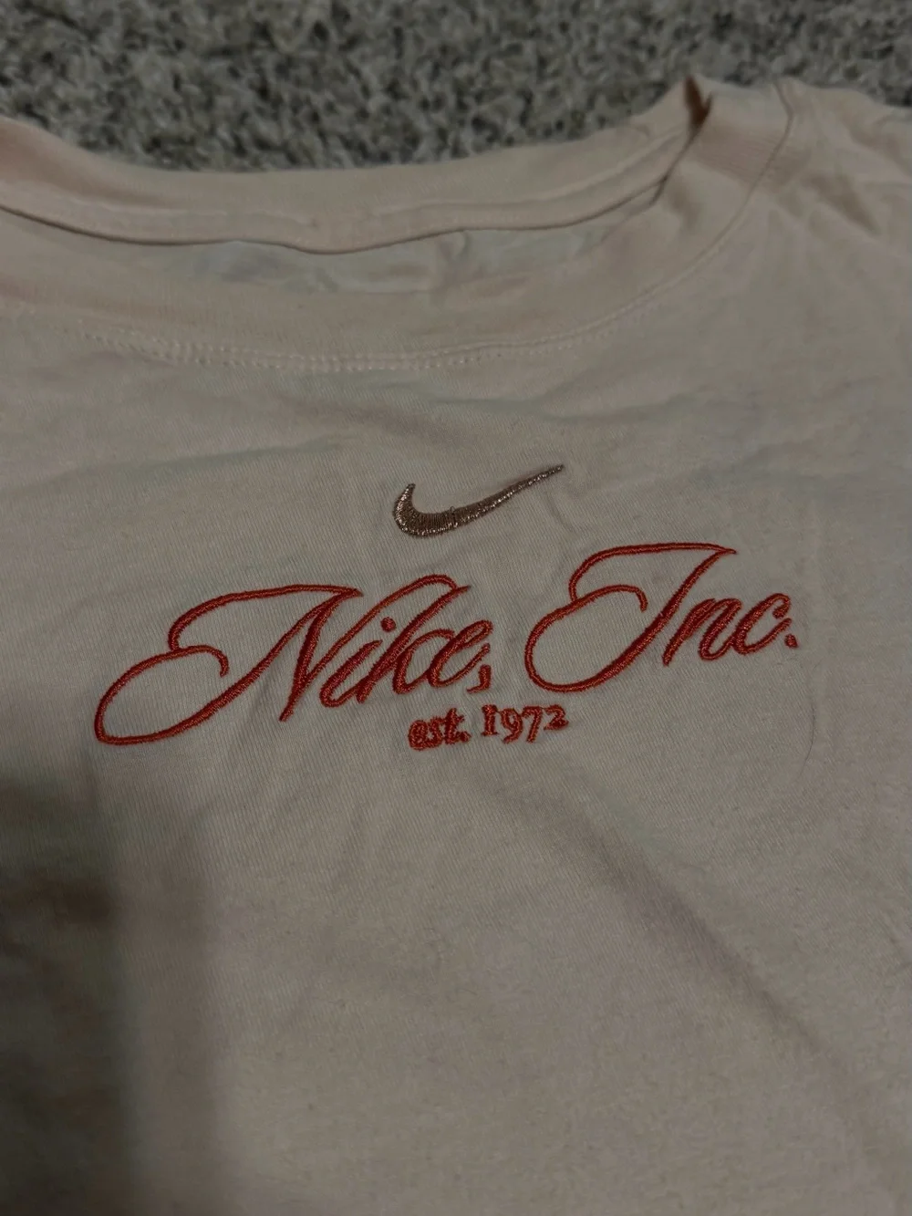 Nike Men’s Pale Pink Short-Sleeve Tee with Black Tie-Dye Accent